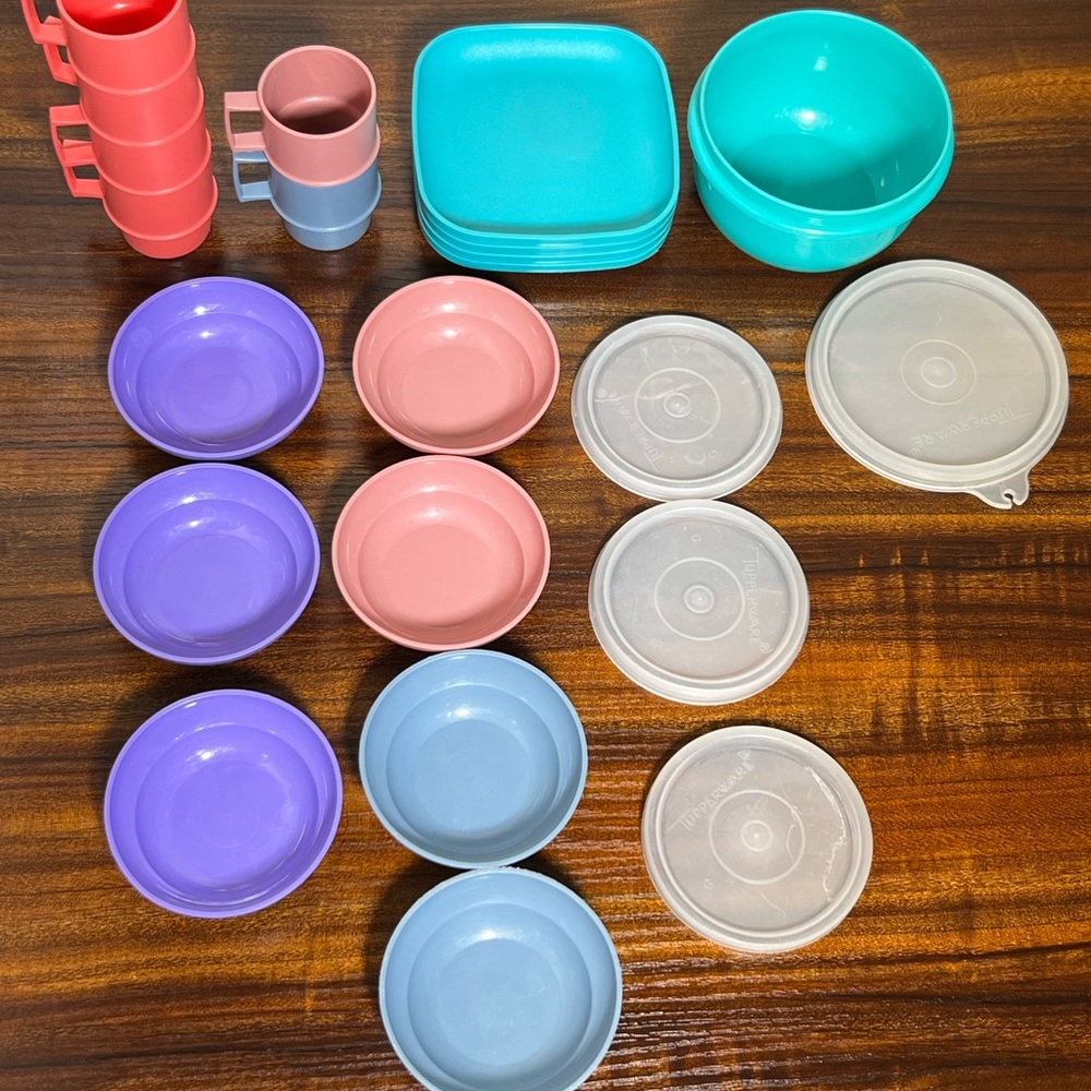 VTG TUPPERWARE Kids 22 Pc Play Set *Bowls W/ LIDS* Cups & Plates